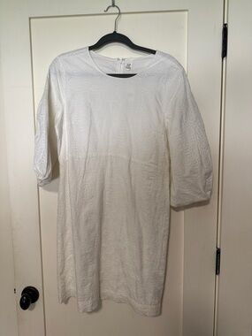 GAP White Eyelet Shift Dress with Three-Quarter Sleeves 
Med